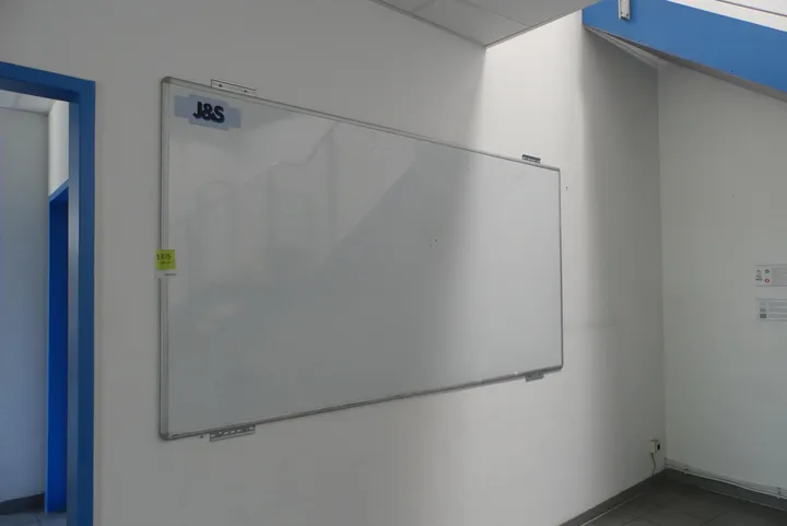 Whiteboard Maße in cm ca. 240 x 120